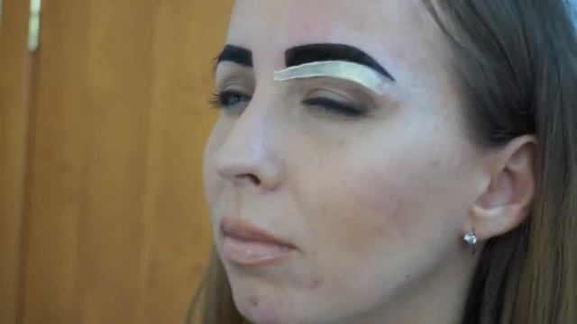 Як доглядати за бровами