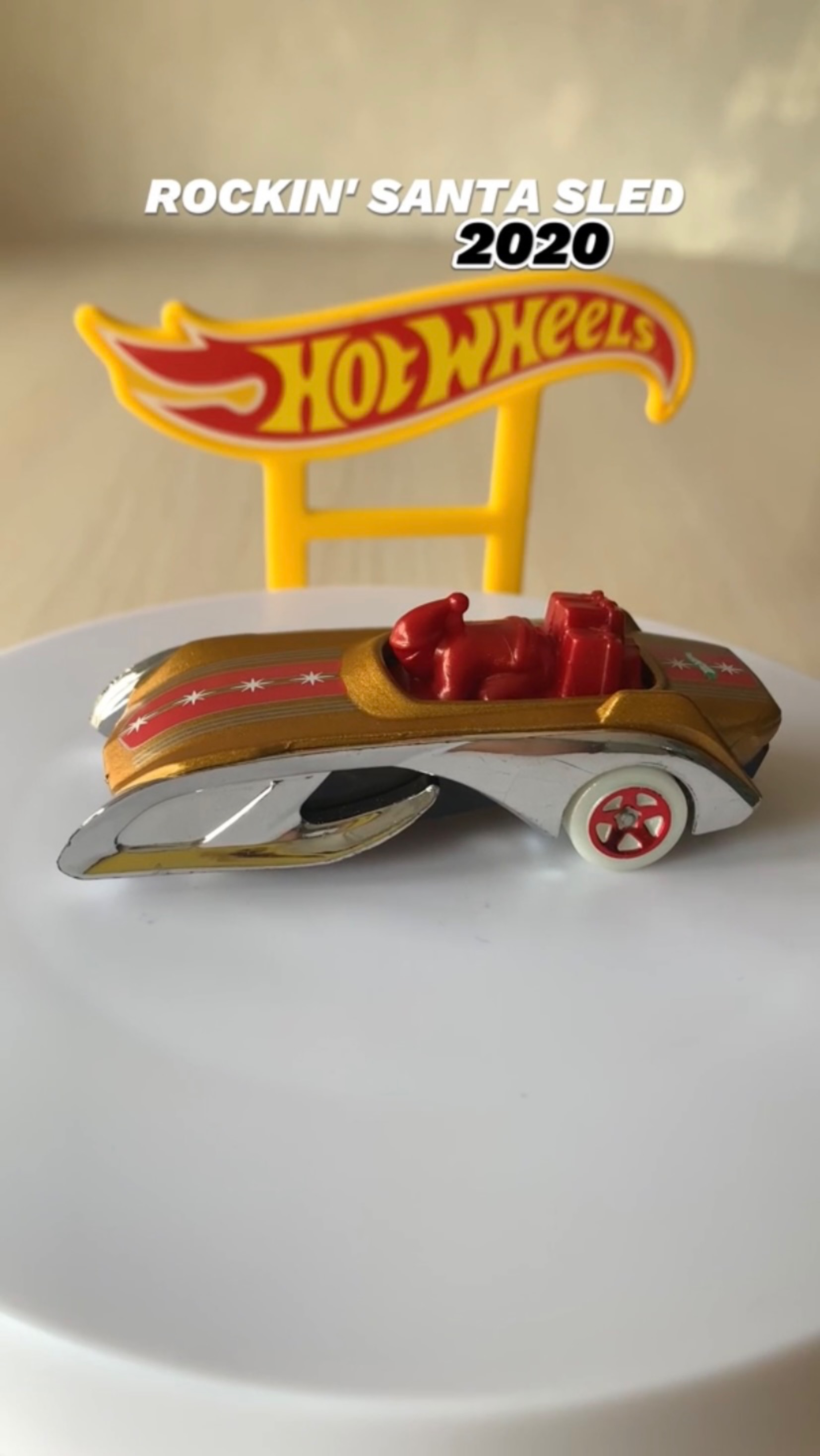 Машинка hot wheels ROCKIN SANTA SLED