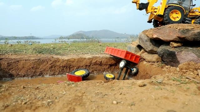 Эксквататор спас 2 игрушки