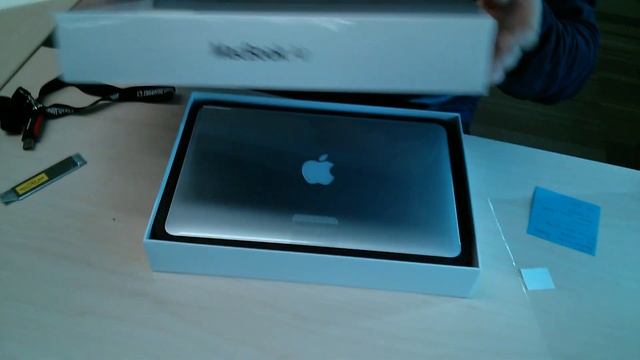 Brand New Apple MacBook Air 2013 13" Core i5 Retina Unboxing Video
