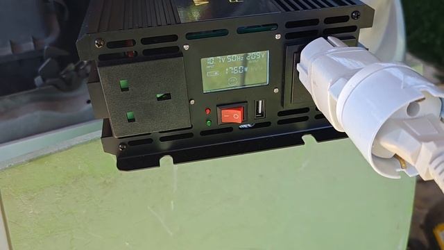 Test Di Carico Su Inverter Vevor 12/220v Da 2000W A Onda Pura Con Comando Remoto.
