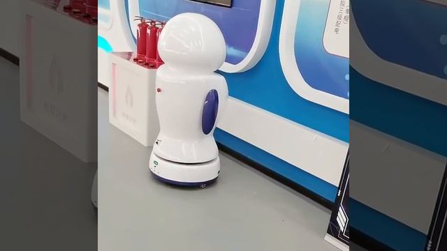 Умный робот с ИИ для бизнеса и рекламы