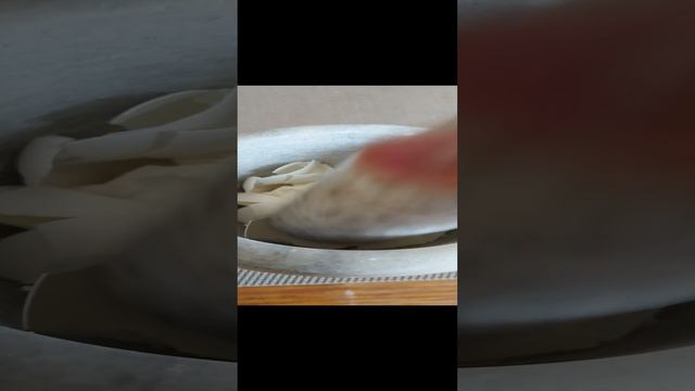 икссперементируем.удобрение для сада ,огорода.приманка для тараканов.дезодорант .в одном видео !