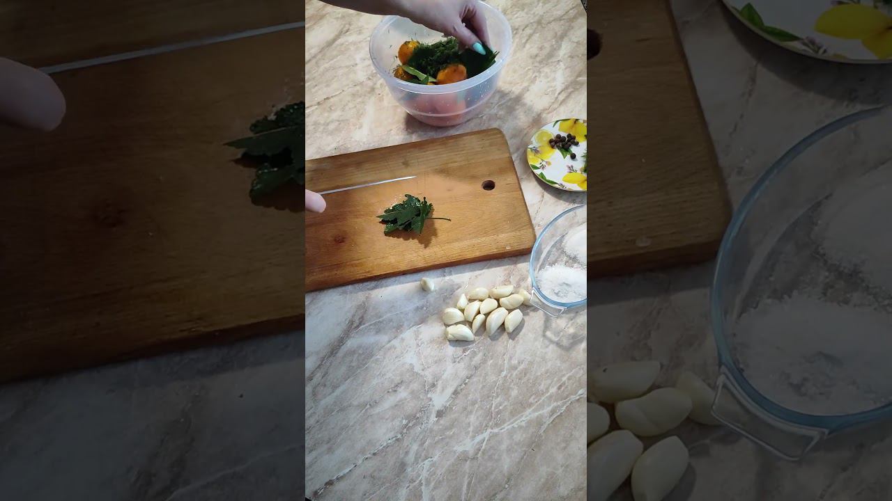 Малосолим помидоры сухим способом #shorts #томаты #малосольные #быстро #вкусно