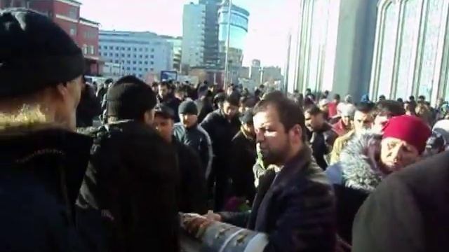 Распределение газеты "ГОЛОС ТАДЖИКИСТАНЦЕВ в Центральной мечети Проспект мира 06 11