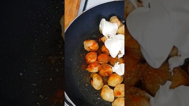 Shorts Жаренные_пельмени с паприкой  Пельмени_на_сковороде