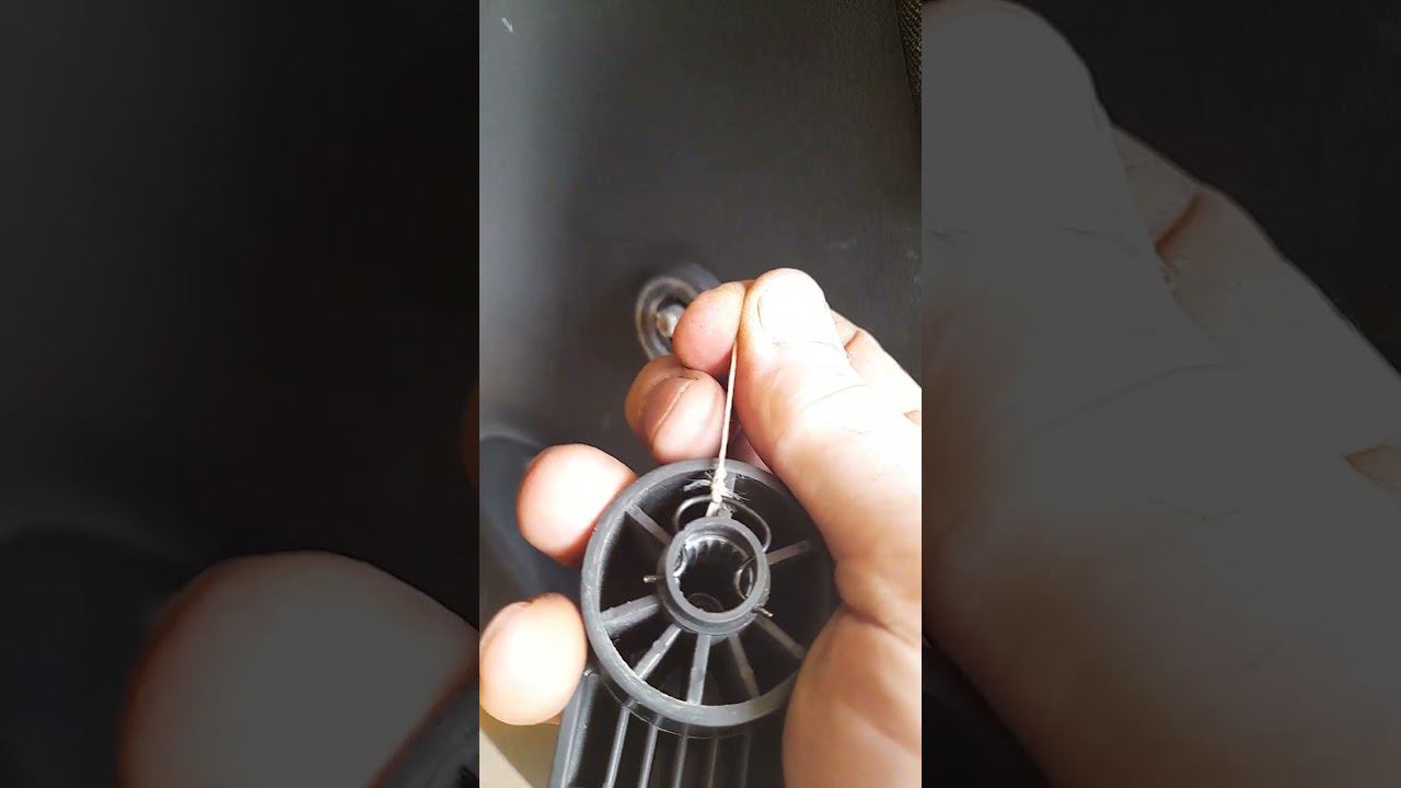 Как мгновенно снять ручку стеклоподъемника? How to remove a car window lifter handle? #авто #car