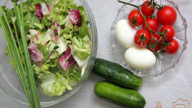 Овощной салат с дрессингом Эмменталер