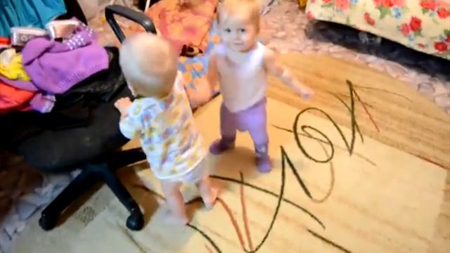 доча с племянником танцуют