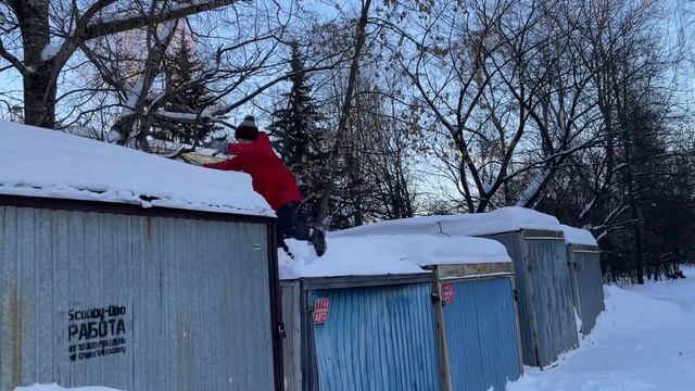 Прыжки в снег с гаража