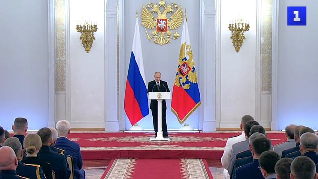 Владимир Путин поздравил лучших выпускников военных вузов