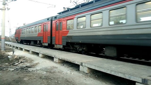 Электропоезд ЭД9М-0105 и тепловоз - рельсосмазыватель ЧМЭ3-2412