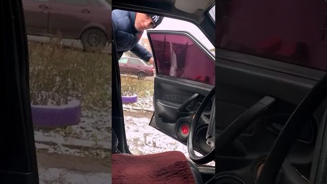откуда звук ?