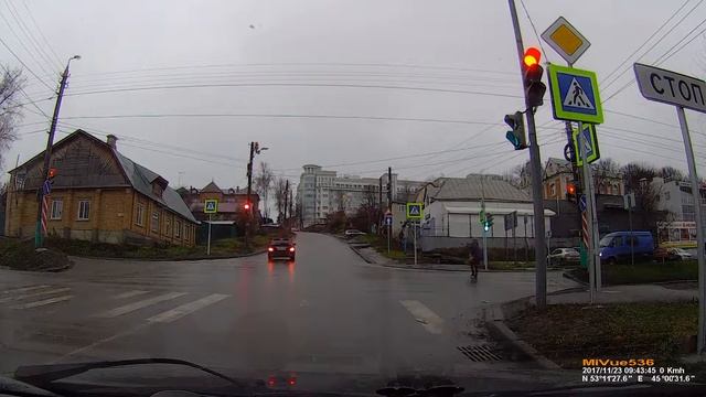 г.  Пенза ул.  Красная, сотрудник полиции в форма за рулем приоры