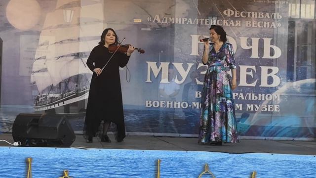 Екатерина Баринова и Елена Таникова "Женщина шла"