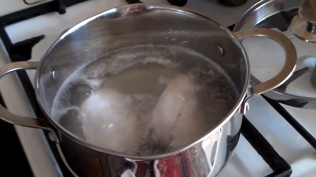 Салат с куриным филе и сливами