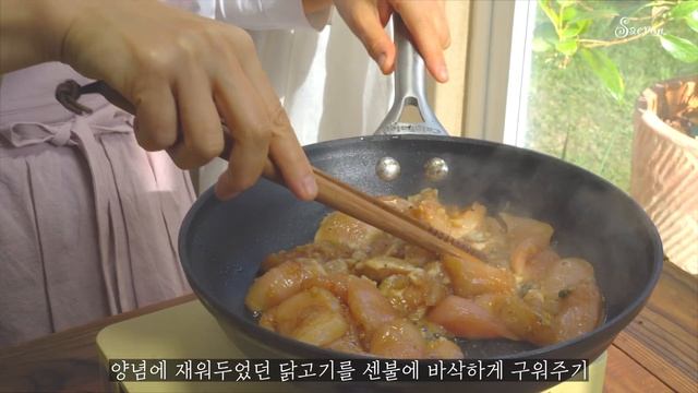 간편하고 맛있는 도시락으로 시작하는 하루 ?연근샐러드, 닭가슴살샐러드쌈, 파프리카계란찜, 쌀강정, 김치볶음삼각김밥, 대파불고기,어묵탕, 미역줄기볶음, 통큰소시지계란말이