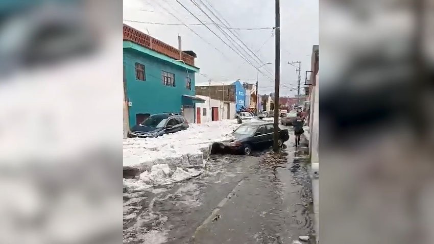 Стихия разбушевалась: на Мексику обрушились град, наводнения и смерч