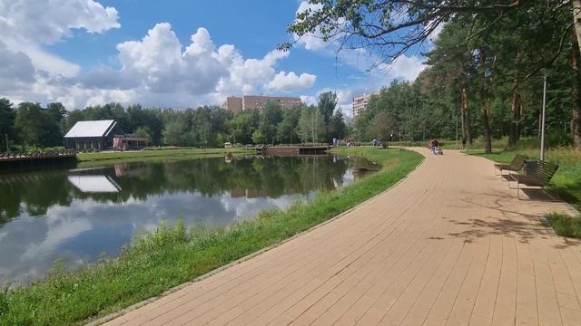 Московский районный парк с прудом утками Новокосино