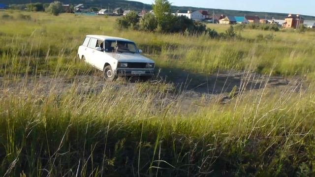 Четверка засела на 