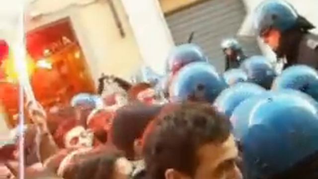 Pisa - scontri davanti alla Sapienza -  contestazione Marcello Pera