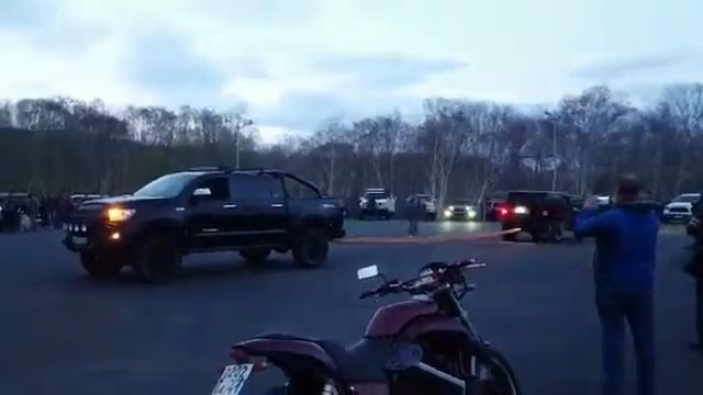 Jeep Wrangler против Toyota Tundra