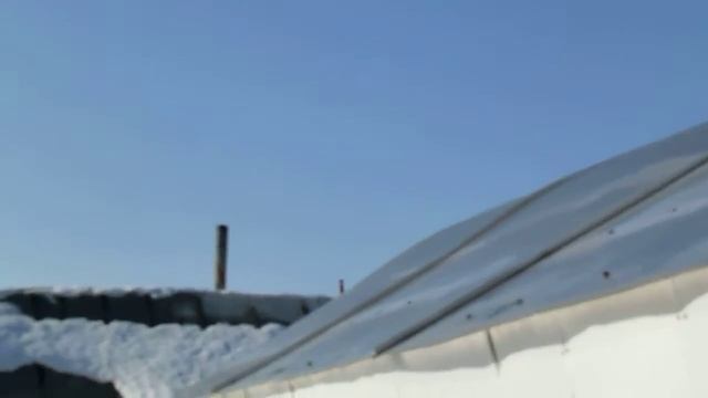 чистим снег на даче