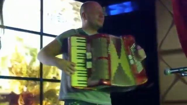 мужичек с гармошкой