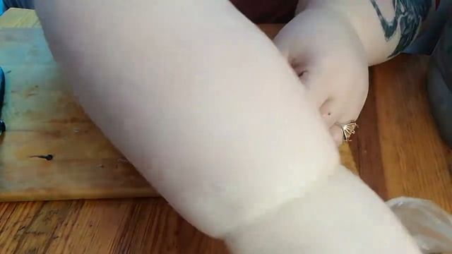 Мариную малосольную сельдь на ужин. /Отварной картофель, маринованная сельдь и  свёкла по корейски.
