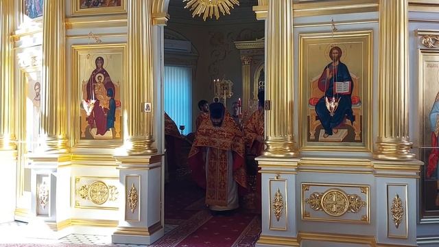 Митрополит Игнатий совершил Божественную литургию в храме апостола и евангелиста Иоанна Богослова