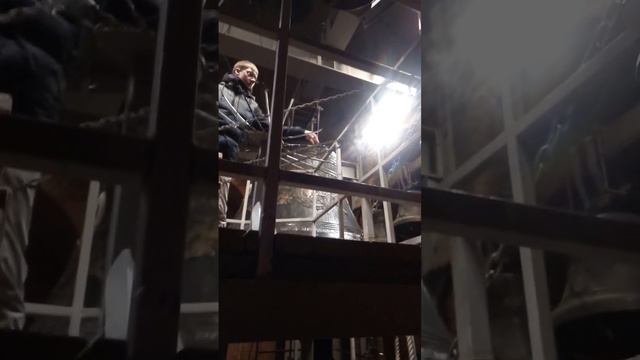 Колокольный Звон после вечерней Службы в Александра Невском Соборе.