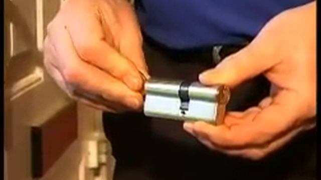 How to replace door locks - Change a Euro Profile Cylinder Lock