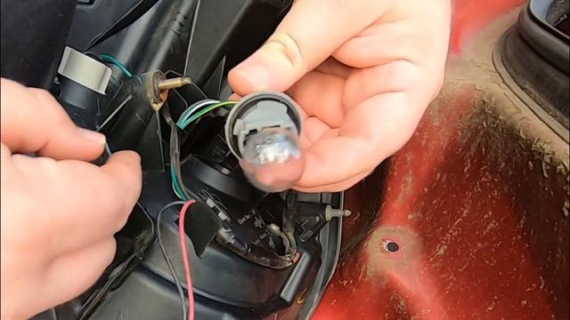 2007 - 2012 Nissan Altima Brake Light Bulb Replacement Guide!