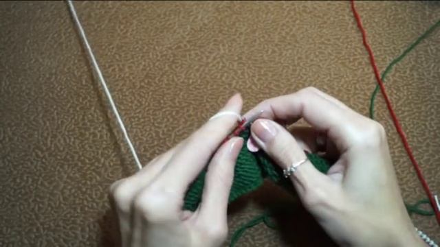 Легкие домашние тапочки-следочки