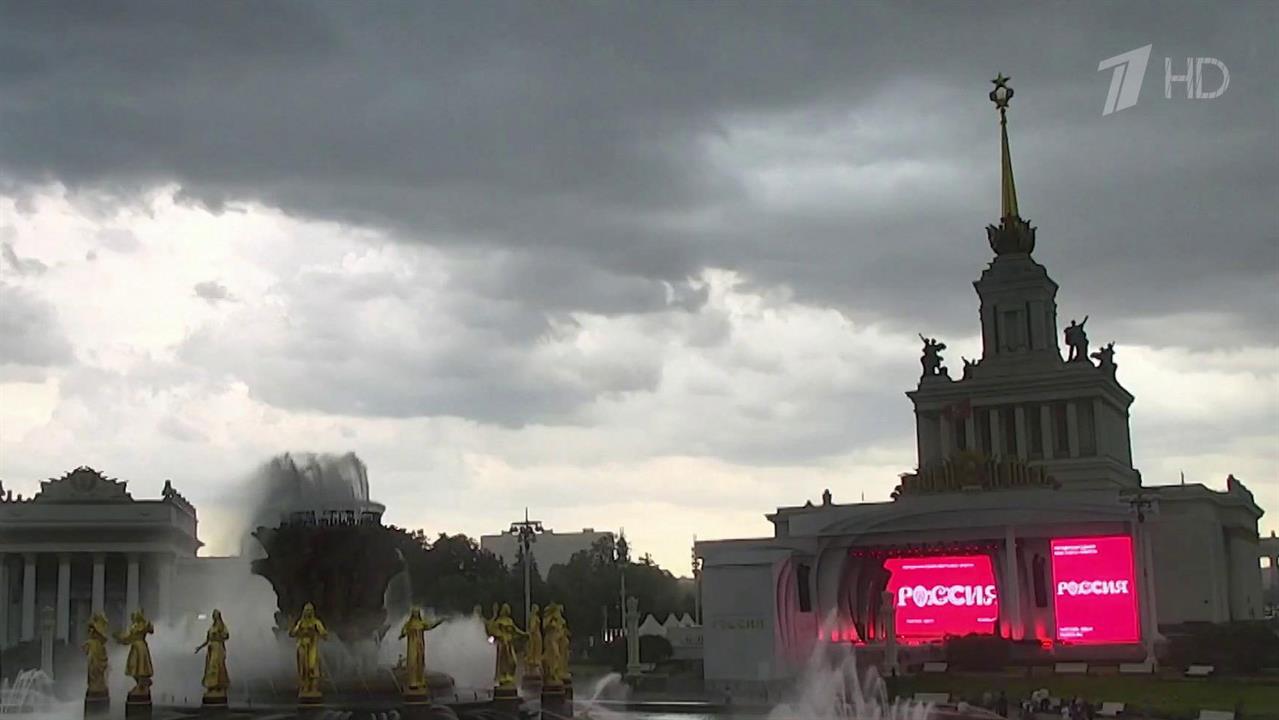 Москву накрыл мегашторм с грозой и сильным ливнем