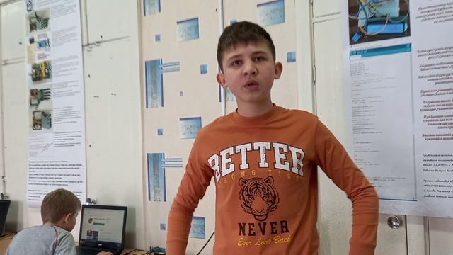Стыковка транспорта с космической станцией.mp4