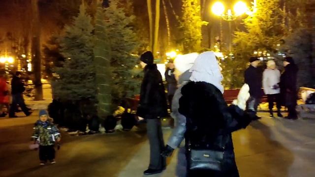 МНЕ ВЧЕРА ПРИСНИЛОСЬ, ТЫ В МЕНЯ ВЛЮБИЛАСЬ!???/ТАНЦЫ В ПАРКЕ ГОРЬКОГО ХАРЬКОВ ЯНВАРЬ 2022