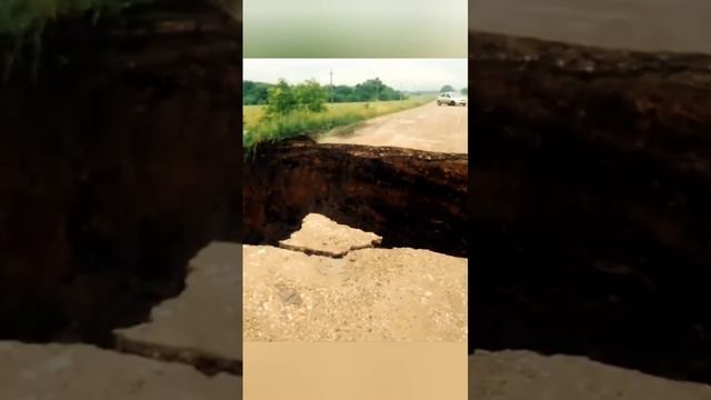 В Башкирии после сильных дождей обвалилась дорога