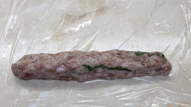 Свиные колбаски завернутые в кабачок