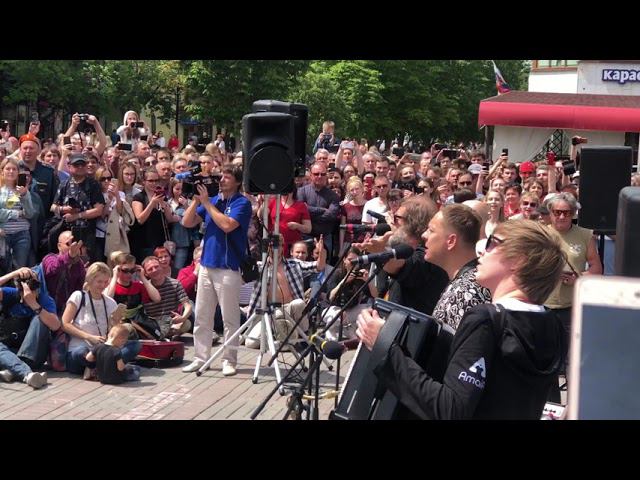 Борис Гребенщиков в Саратове у консерватории. 27.05.2019