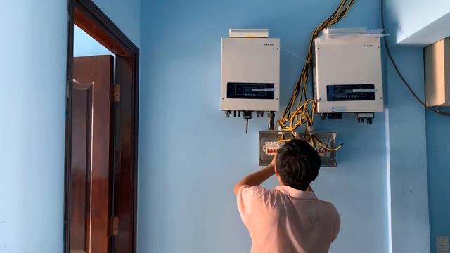Dương Vlog | Cùng anh Ninh đi thi công hệ 12k5 inverter Sofar ở quận Tân Phú