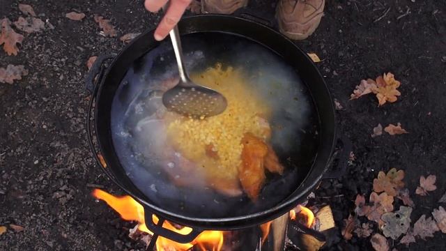 Гороховий суп з копченостями