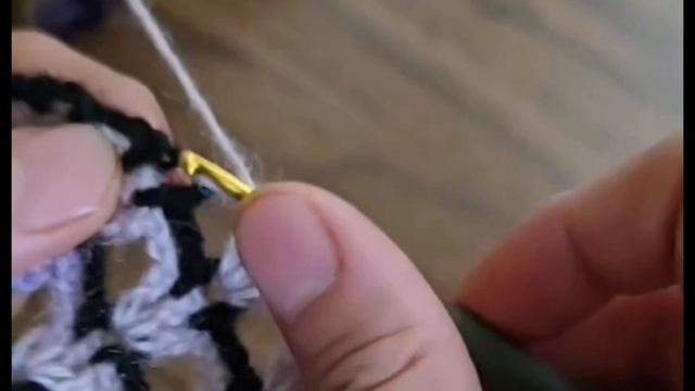 ажурный двухцветный узор крючком