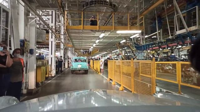 Проезд по конвейеру автозавода ГАЗ 21.08.21 в честь юбилея начала выпуска газ21