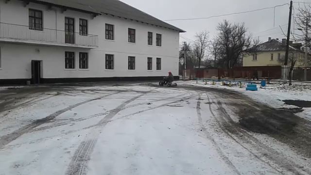 Первый тест дрифт трайка на територии станции юных техников