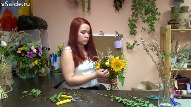 Букет с яблочком. Цветочную композицию на 1 сентября можно собрать с грядки