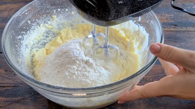 Кекс с Черникой и с Творожно Лимонной Глазурью