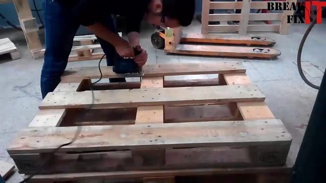 DIY Pallet Couch and Coffee Table - EASY !