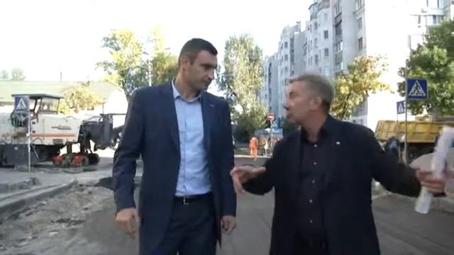 Кличко: До конца октября покрытия на 14 наиболее проблемных улицах будет отремонтировано