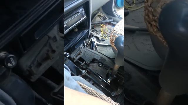 Задний в ход не включается.
